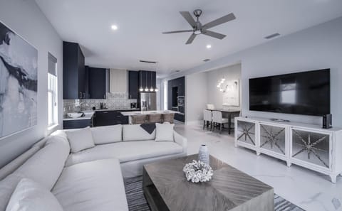 Wind and Waves House in Naples Park