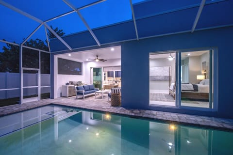 Wind and Waves House in Naples Park