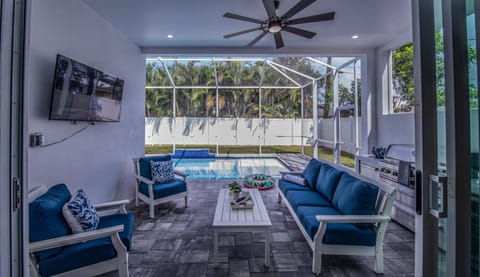 Wind and Waves House in Naples Park