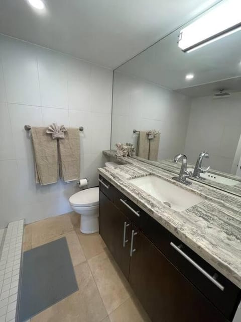 South Beach Escape Apartment in Flamingo Lummus