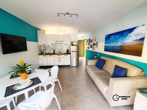TV and multimedia, Kitchen or kitchenette, Living room, Dining area