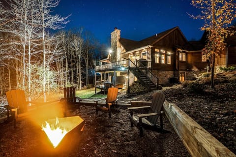 Luxurious Chalet! Hot-tub, Bonfire & Ideal Location for Skiing & Town House in Cattaraugus