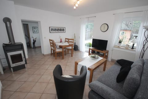 TV and multimedia, Living room, Seating area, Dining area, Garden view