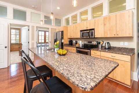 Cherokee Farms Flat - New Listing in Habersham Apartment in Beaufort