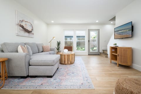 Be A Nomad 2 br Close to the Beach Apartment in Jacksonville Beach