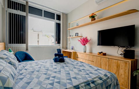 TV and multimedia, View (from property/room), Photo of the whole room, Decorative detail, Bedroom, Area and facilities, locker, locker, air conditioner
