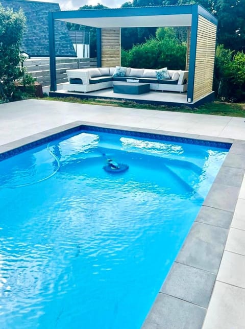 Pool view, Swimming pool, sunbed