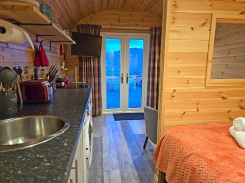 Bedroom, Mountain view