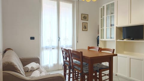 TV and multimedia, Living room, Dining area