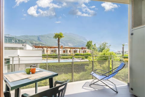 Natural landscape, View (from property/room), Balcony/Terrace, Balcony/Terrace, Dining area, Mountain view, sunbed