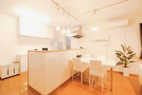 Kitchen or kitchenette, Dining area, air conditioner