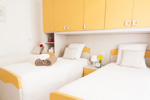 Photo of the whole room, Decorative detail, Bedroom