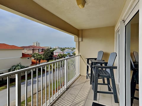 Balcony/Terrace, Seating area, City view