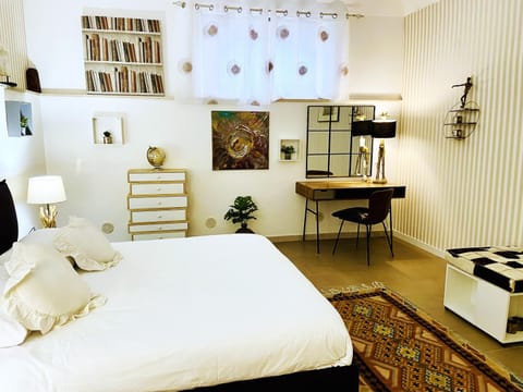 Bed, Photo of the whole room, Bedroom, hair dresser