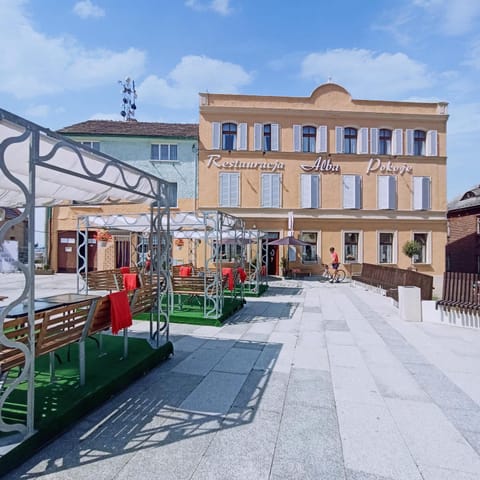 Property building, Facade/entrance, Day