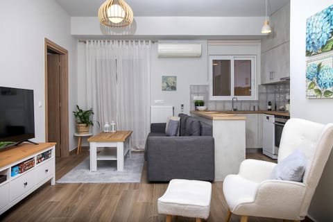 Kitchen or kitchenette, Living room, Seating area, Evening entertainment, air conditioner