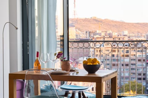 Day, View (from property/room), Balcony/Terrace, City view, Mountain view