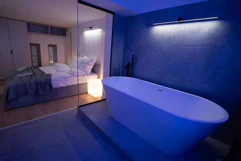 Bathroom, Bedroom, Bath