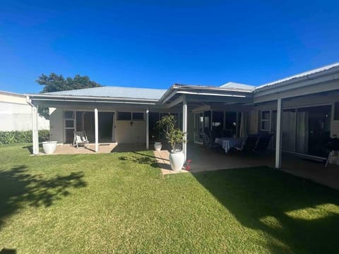 Property building, Patio, Day, Garden, Garden view