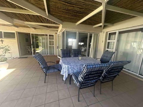 Papa's Cottage House in Plettenberg Bay