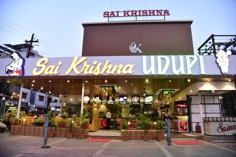 Restaurant/places to eat, Property logo or sign