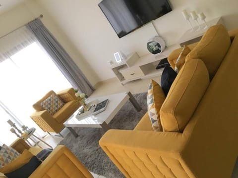Communal lounge/ TV room, TV and multimedia, Living room, Seating area, Evening entertainment