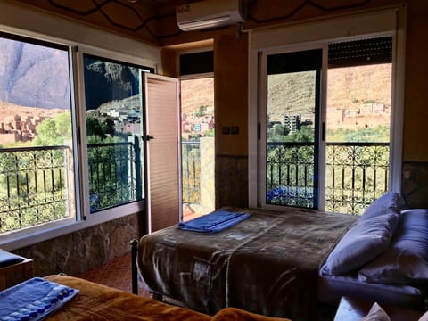 Bed, Photo of the whole room, Bedroom, Garden view, Garden view, Mountain view