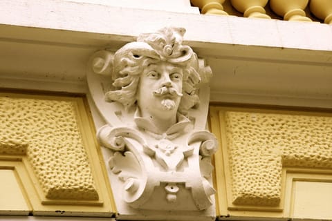 Facade/entrance