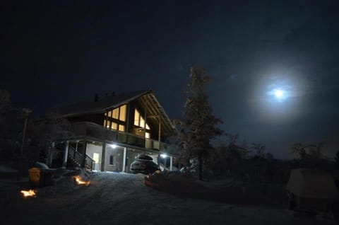 Property building, Night, Natural landscape, pet friendly