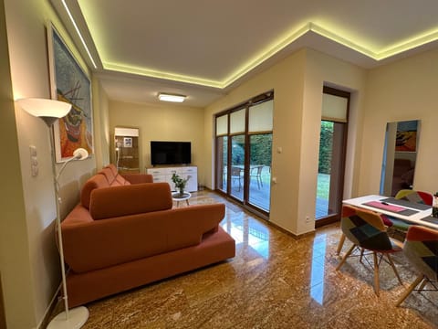 Communal lounge/ TV room, Living room, Seating area, Dining area