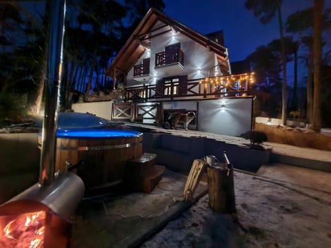 Property building, Night, Natural landscape, Hot Tub