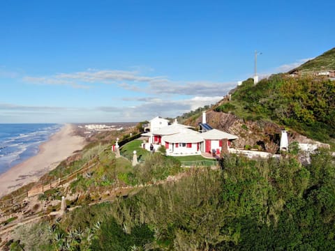 Property building, Nearby landmark, Natural landscape, Garden, Beach, Landmark view, Mountain view, Sea view