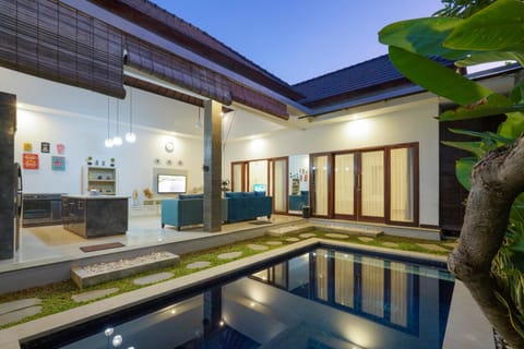 Villa Adels 3 bedrooms Seminyak Villa in Kuta