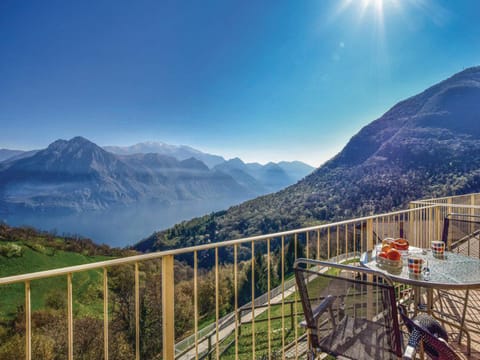 View (from property/room), Balcony/Terrace, Lake view, Mountain view