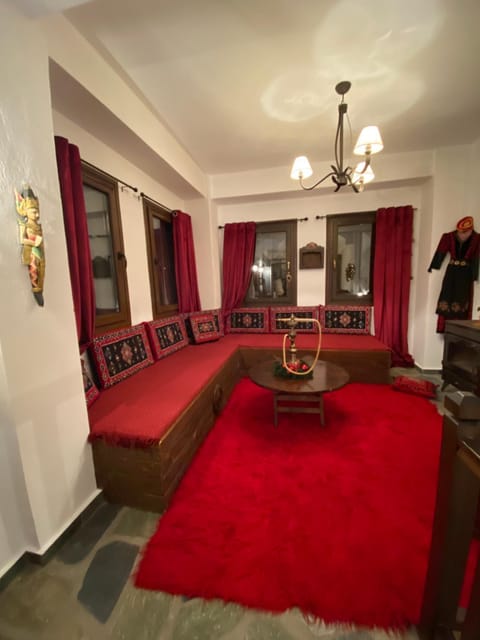 La casa Varsani House in North Macedonia