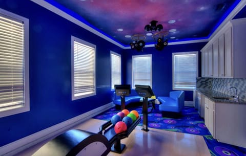 Beyond Imagination 14 Bedroom Dream Getaway House in Four Corners