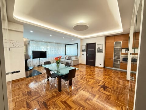 Communal lounge/ TV room, Dining area