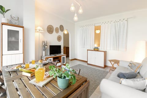 TV and multimedia, Living room, Dining area