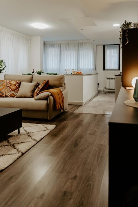 Property building, TV and multimedia, Living room, internet