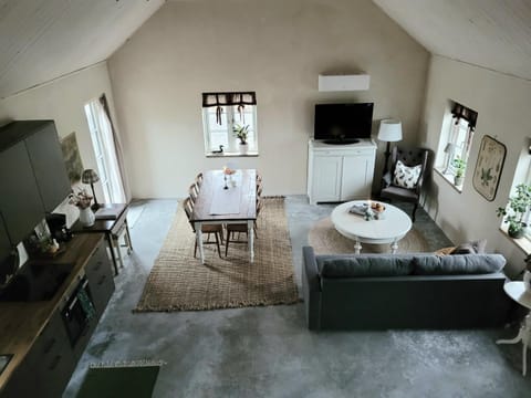 Communal lounge/ TV room, TV and multimedia, Kitchen or kitchenette, Living room, Dining area