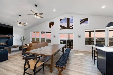 Living room, Dining area