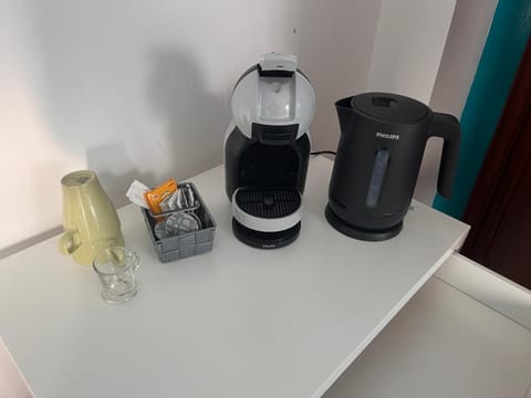 Bella Vita Guesthouse -parcheggio privato interno Bed and Breakfast in Arona