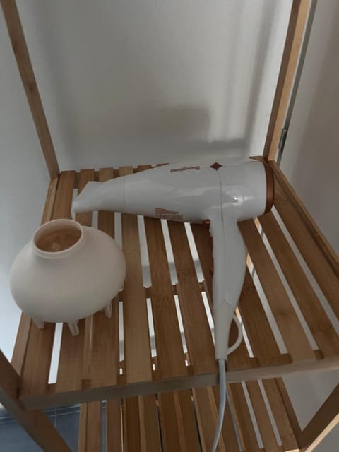 Bella Vita Guesthouse -parcheggio privato interno Bed and Breakfast in Arona