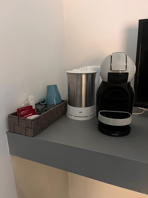 Bella Vita Guesthouse -parcheggio privato interno Bed and Breakfast in Arona