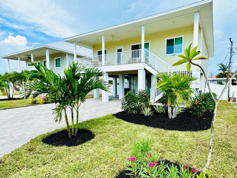 Property building, Nearby landmark, Restaurant/places to eat, Spring, Day, People, Neighbourhood, Natural landscape, Activities, Bowling, Casino, Children play ground, Fishing, Garden, Golfcourse, Horse-riding, Karaoke, Minigolf, Nightclub / DJ, Snorkeling, View (from property/room), Spa and wellness centre/facilities, Fitness centre/facilities, Beach, Tennis court, Windsurfing, Canoeing, Cycling, Diving, Evening entertainment, Animals, Pets, Guests, Garden view, Area and facilities, Supermarket/grocery shop, Shopping Area, Swimming pool, Sports, Entertainment, Sunrise, Sunset, children, group of guests, Public Bath, Family, Parking, ATM, currency exchange, hair dresser, internet, pet friendly, shuttle, sunbed, VIP, wedding, washing machine, dryer