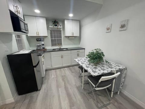 The Tiny Cottage in the Springs/ Central FL Chalet in Altamonte Springs