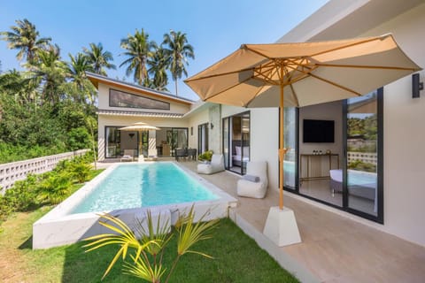 Property building, Day, Garden, TV and multimedia, Garden view, Pool view, Swimming pool, sunbed