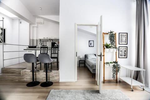 Bed, Kitchen or kitchenette, Living room, Photo of the whole room, Bedroom
