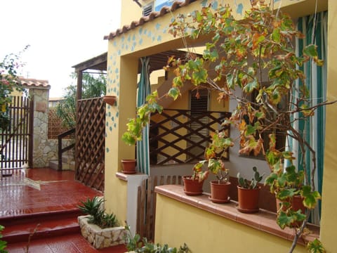 Patio, Facade/entrance, Garden, Balcony/Terrace, Decorative detail