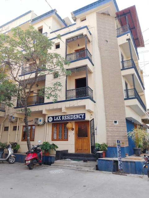 Property building, Location